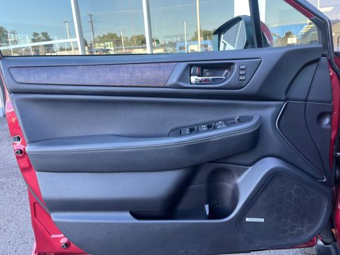 Used 2017 Subaru Outback 3.6R Limited AWD/4WD image 13