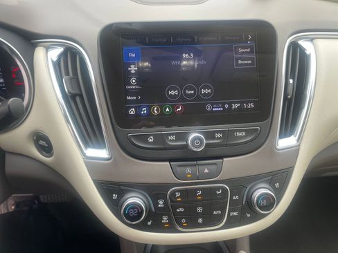 Used 2024 Chevrolet Malibu LT image 18