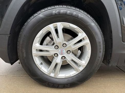 Used 2023 GMC Terrain SLE w/ Driver Convenience Package image 12