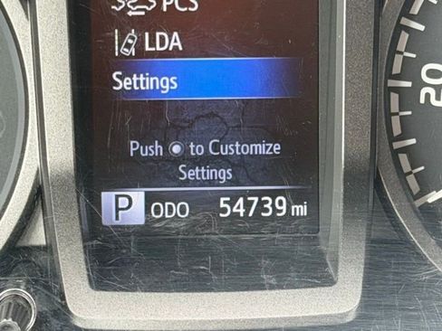 Used 2018 Toyota Tacoma TRD Sport w/ Technology Package image 24