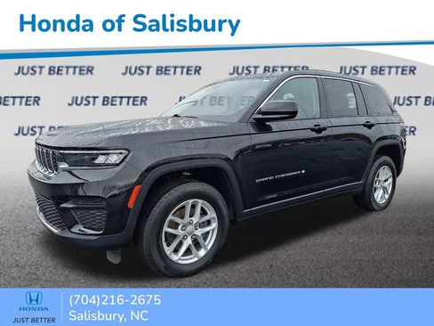 Used 2023 Jeep Grand Cherokee Laredo w/ Luxury Tech Group I image 3