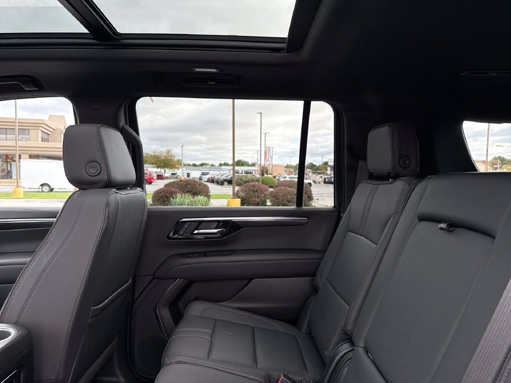 Used 2026 Chevrolet Suburban RST w/ Sun And Tow Package AWD/4WD image 4