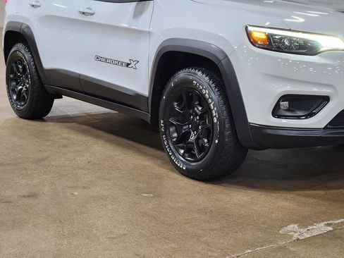 Used 2022 Jeep Cherokee Latitude w/ Sun & Sound Group image 16