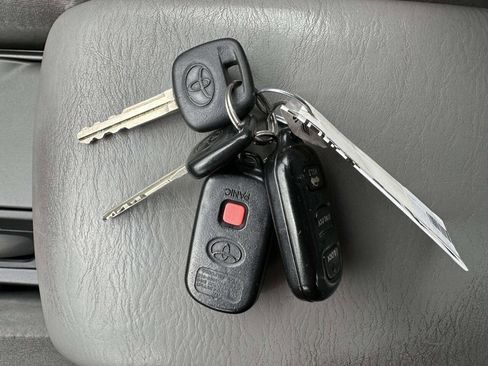 Used 2006 Toyota Camry LE FWD image 32