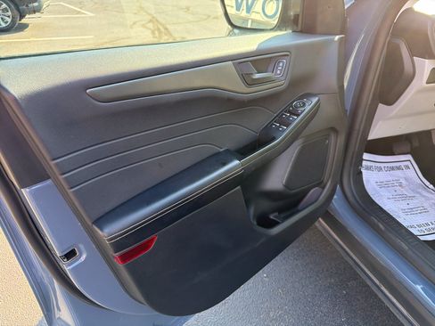 Used 2025 Ford Escape Active AWD/4WD image 14