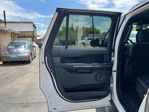 Used 2018 Ford Expedition Max XLT w/ Equipment Group 202A AWD/4WD image 15