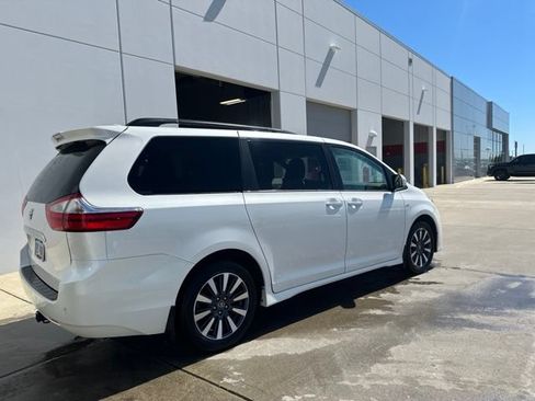 Used 2019 Toyota Sienna Limited Premium AWD/4WD image 2