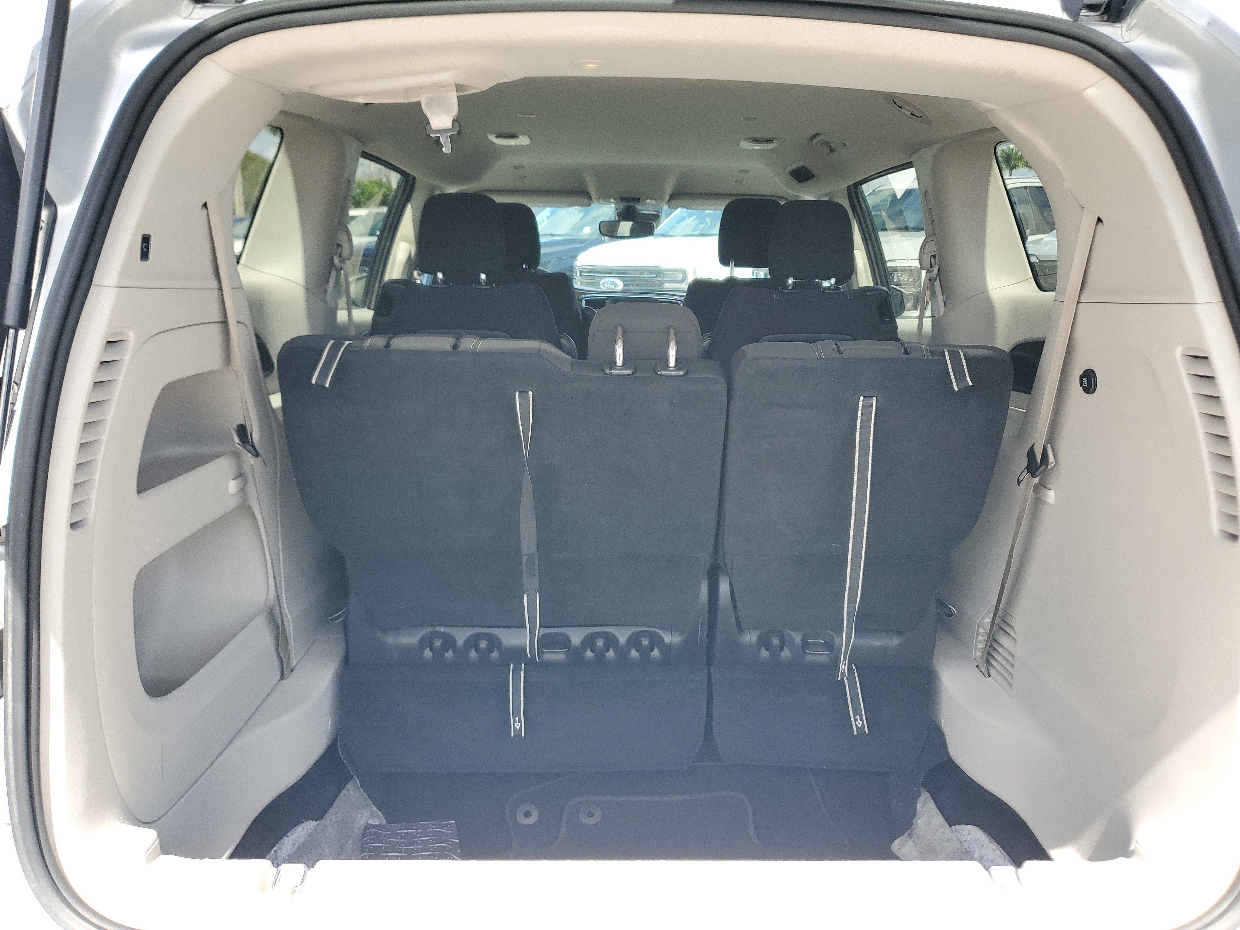 Used 2023 Chrysler Voyager LX FWD image 16