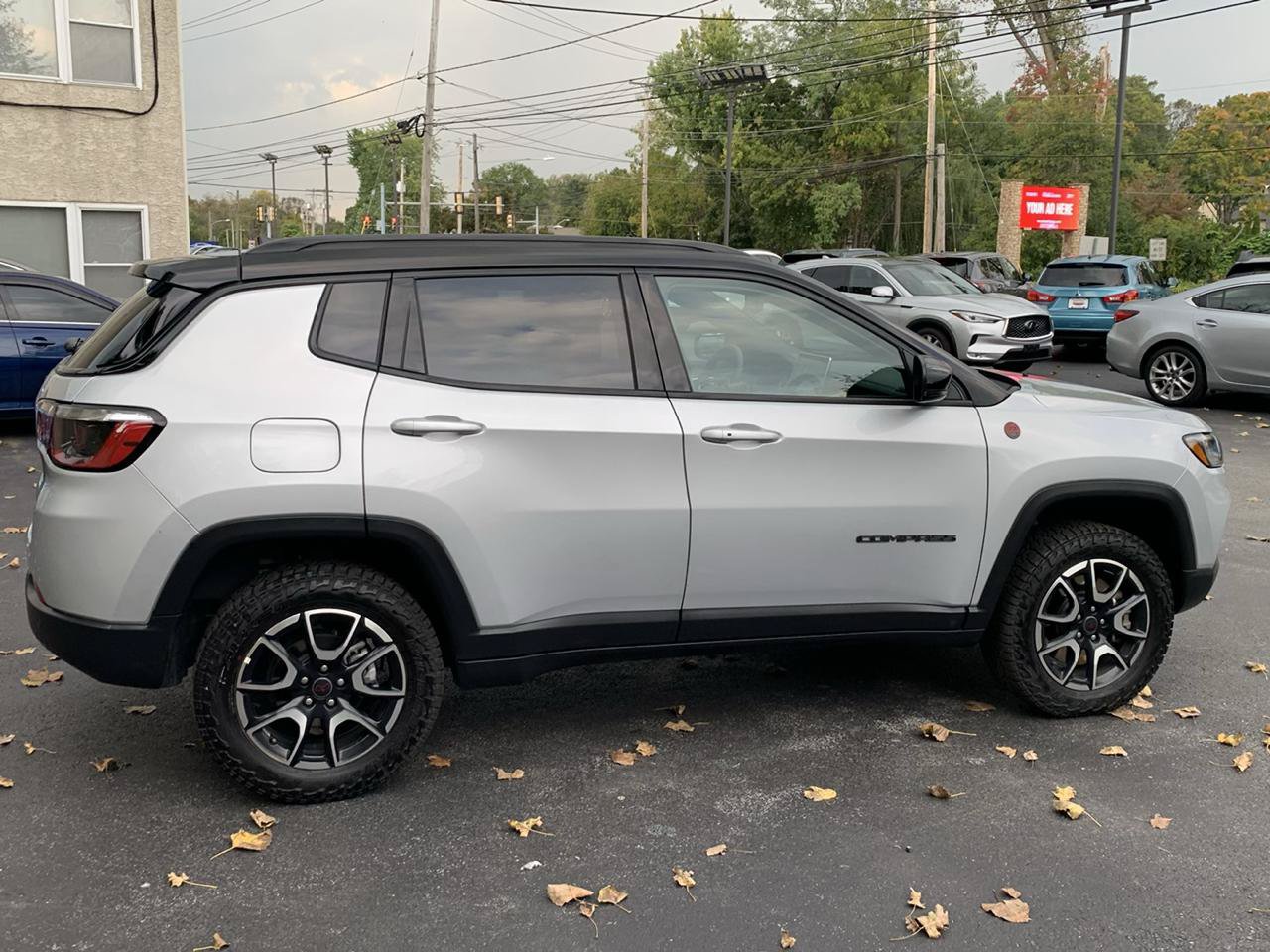 Used 2025 Jeep Compass Trailhawk AWD/4WD image 5