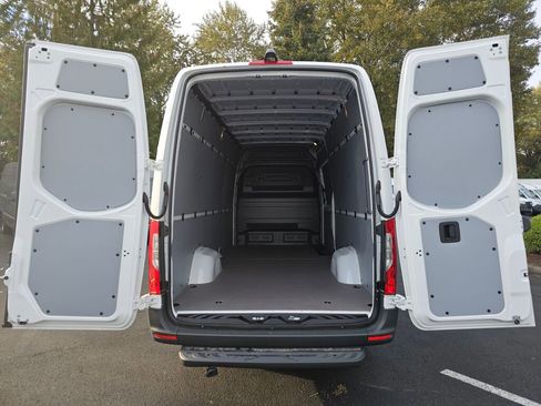 New 2025 Mercedes-Benz Sprinter 2500 image 12