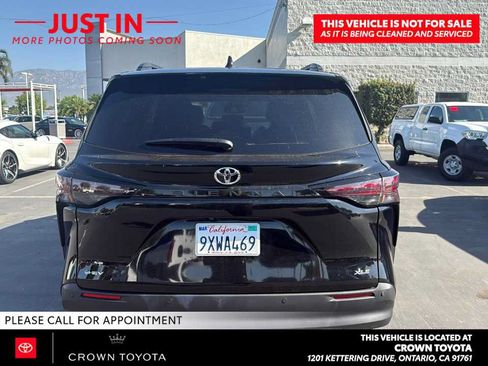 Used 2026 Toyota Sienna XLE FWD image 5