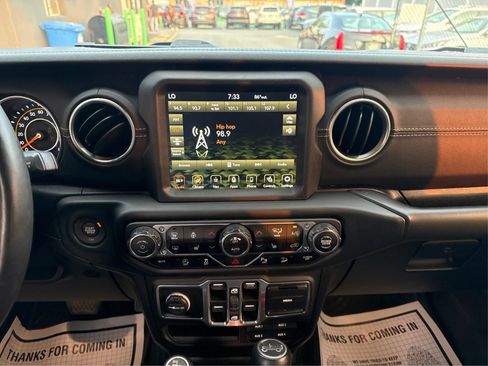 Used 2018 Jeep Wrangler Unlimited Sahara w/ Uconnect 4C Nav & Sound Group AWD/4WD image 14