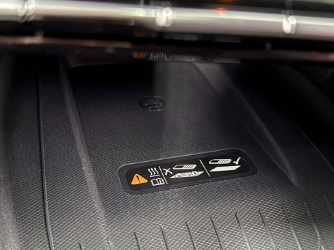 Used 2025 Chevrolet Equinox EV RS FWD image 33