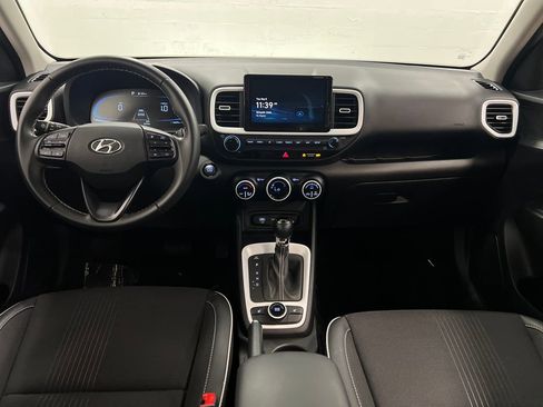 Used 2025 Hyundai Venue Limited FWD image 13