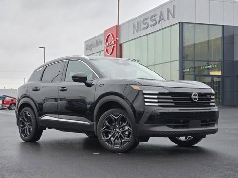 Used 2025 Nissan Kicks SR image 2