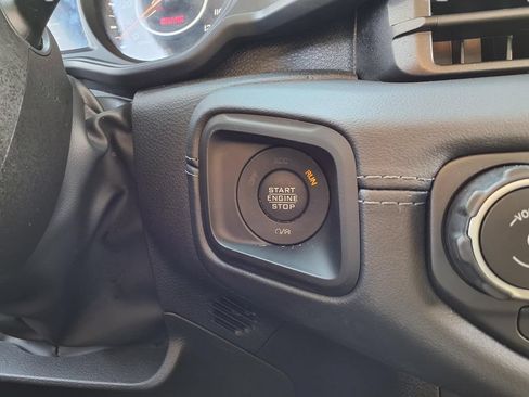 Used 2025 Jeep Wrangler Unlimited Sahara AWD/4WD image 9
