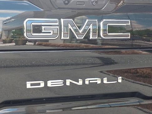 Used 2024 GMC Sierra 2500 Denali Ultimate AWD/4WD image 28