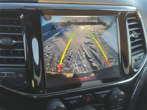 Used 2021 Jeep Grand Cherokee Limited image 19