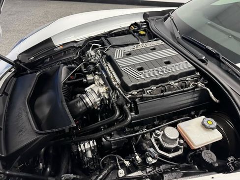 Used 2018 Chevrolet Corvette Z06 w/ Z07 Performance Package RWD image 23