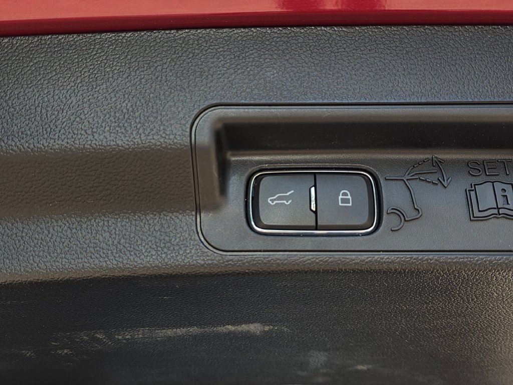 Used 2022 Ford Explorer XLT w/ Equipment Group 202A AWD/4WD image 27