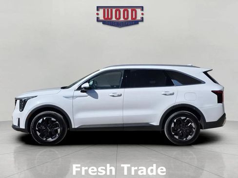 Used 2024 Kia Sorento S image 4
