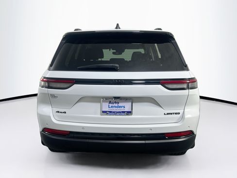 Used 2023 Jeep Grand Cherokee Limited w/ Black Appearance Package AWD/4WD image 6