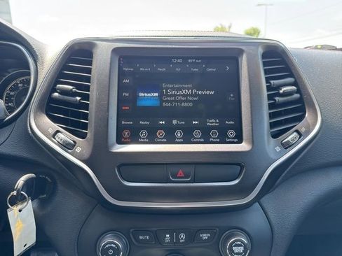 Used 2019 Jeep Cherokee Trailhawk w/ Cold Weather Group image 22