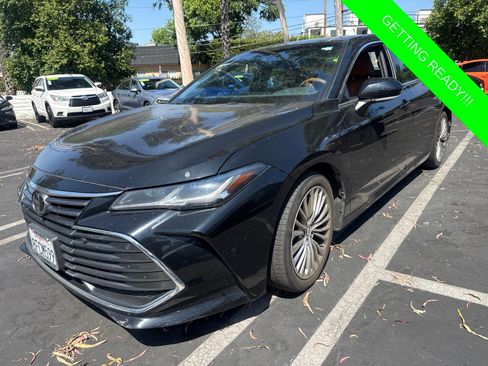 Used 2019 Toyota Avalon Limited w/ Advanced Safety Package FWD image 2