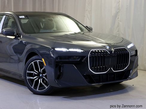 Used 2026 BMW 750e xDrive w/ Executive Package image 2