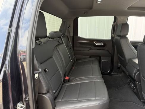 Used 2025 GMC Sierra 1500 SLT AWD/4WD image 30