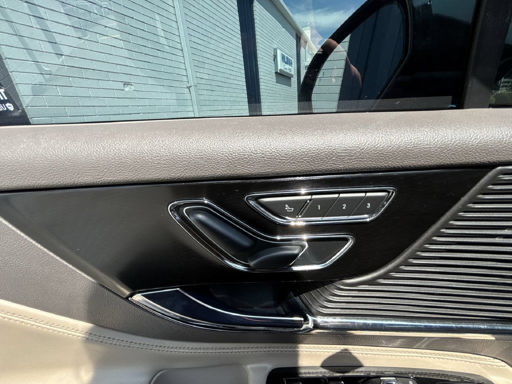 Used 2021 Lincoln Corsair AWD image 14