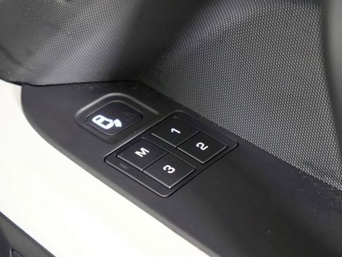 Used 2023 Land Rover Defender 90 S image 84