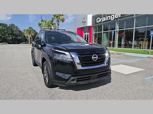 Used 2024 Nissan Pathfinder SV w/ SV Premium Package FWD image 18