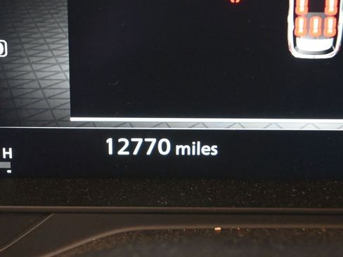 Used 2025 Nissan Pathfinder Platinum image 38