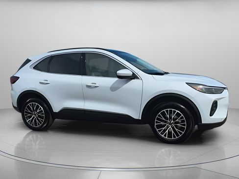 New 2026 Ford Escape PHEV w/ PHEV Premium Package image 37