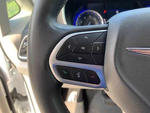 Used 2022 Chrysler Pacifica Touring-L FWD image 30