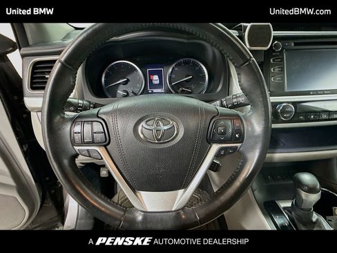 Used 2017 Toyota Highlander XLE image 6