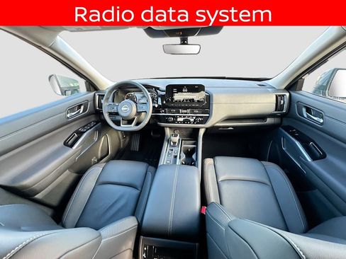 Used 2025 Nissan Pathfinder SL w/ Cargo Package image 13