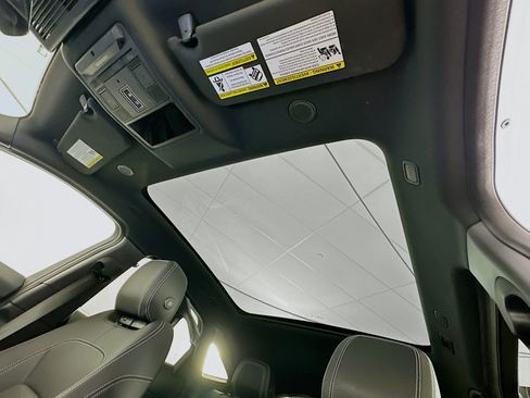 Used 2024 Jaguar E-PACE R-Dynamic SE image 26