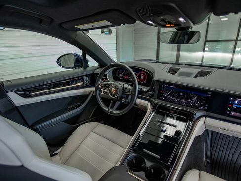 Used 2024 Porsche Panamera 4 image 17