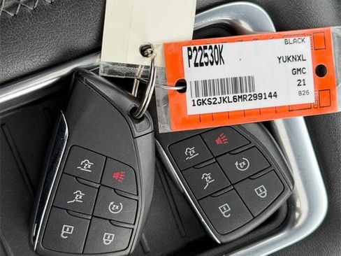 Used 2021 GMC Yukon XL Denali w/ Denali Premium Package image 30