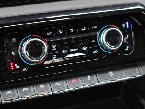 Used 2024 GMC Sierra 1500 AT4 w/ Technology Package image 30