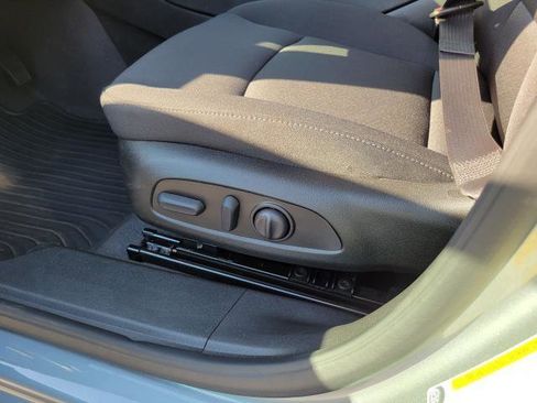 Used 2025 Chevrolet Malibu LT FWD image 9