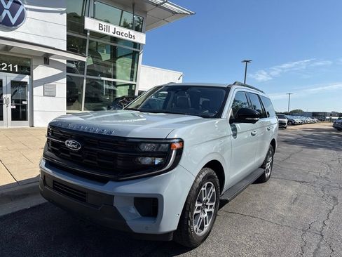 Used 2025 Ford Expedition Active AWD/4WD image 2