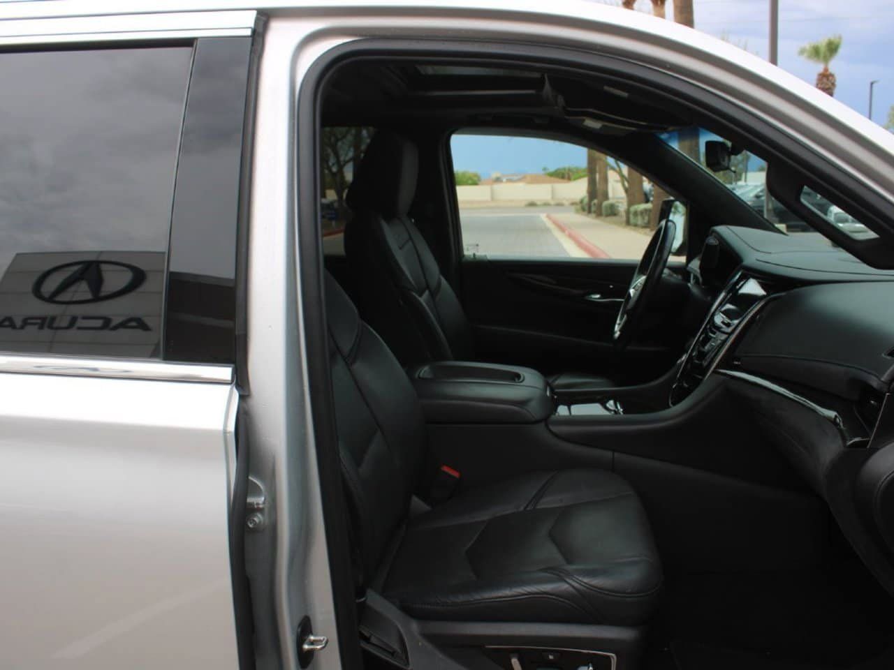 Used 2019 Cadillac Escalade Platinum AWD/4WD image 18