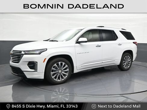 Used 2023 Chevrolet Traverse Premier FWD image 1