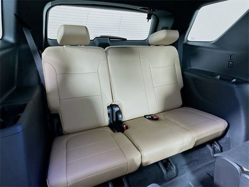 Used 2023 Chevrolet Traverse Premier image 29