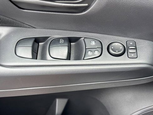 Used 2025 Nissan Kicks Play S image 17