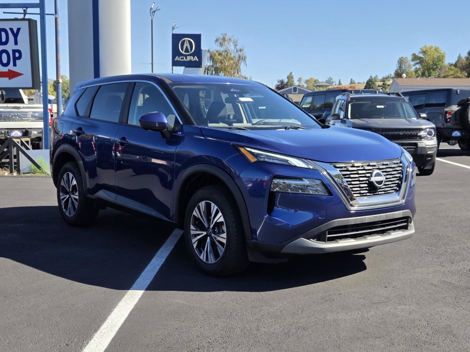 Used 2023 Nissan Rogue SV FWD image 3