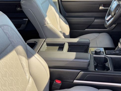 Used 2022 Toyota Tundra SR5 w/ SR5 Premium Package image 9